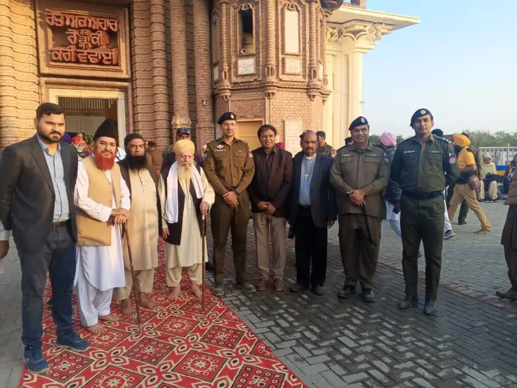 A Picture with SSP Operations and members of Peace Committee at Gurdwara Rori Sahib Aminabad on 20.11.2024