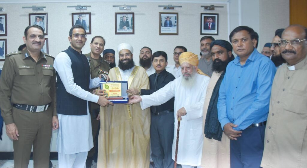Commissioner, RPO, DC, CPO, presenting a shield to Hafiz Tahir Ashrafi