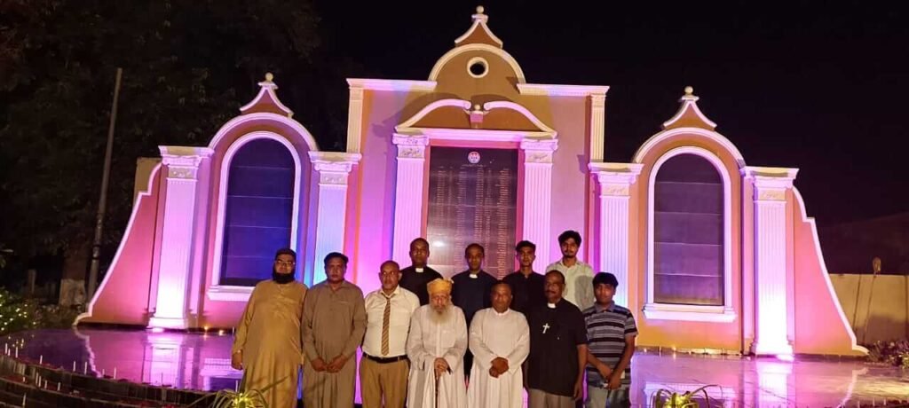 Group photo at the Ashraf Marth Shaheed Police Line