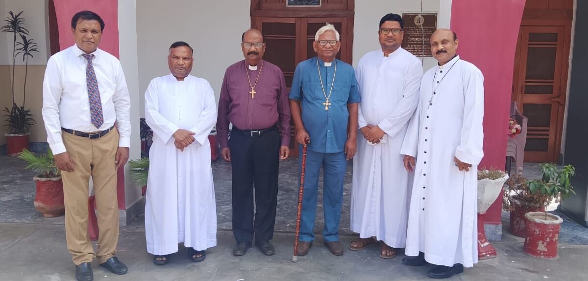 A group photo of the delegation