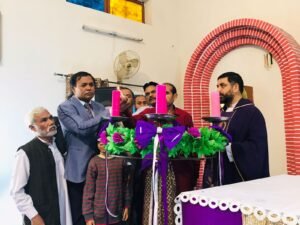 Shahzad Lawrence lit the 1st Advent Candle