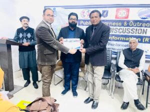 Presenting an appreciation certificate to Shahzad Lawrence