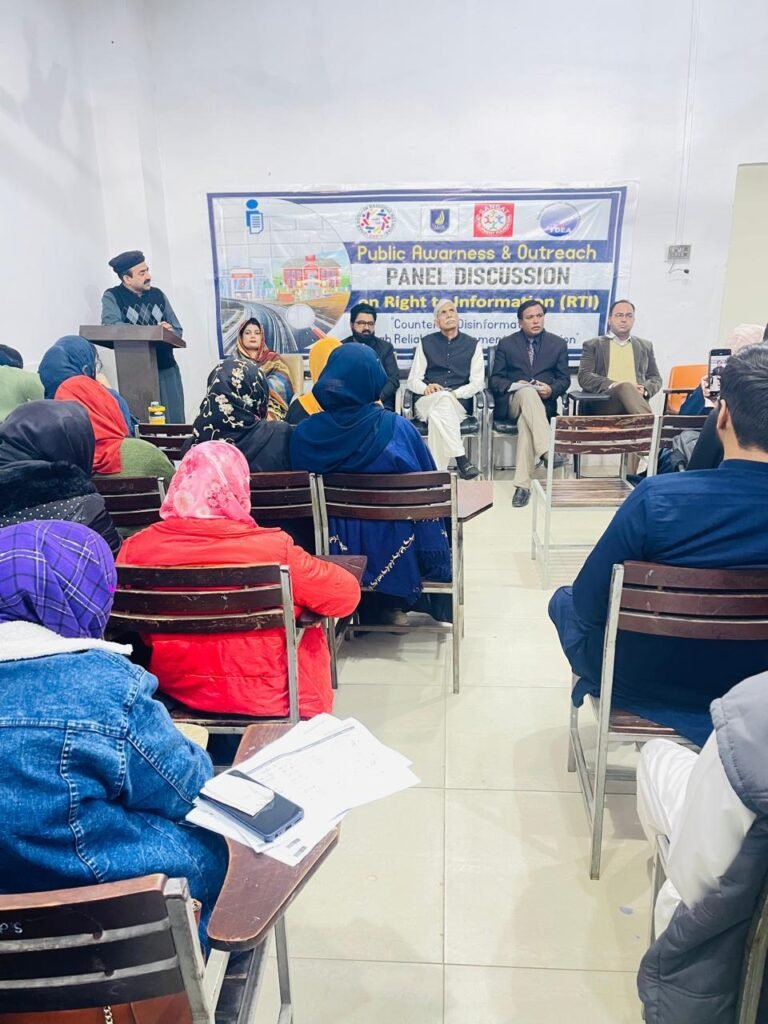 Shahzad Lawrence addressing the students