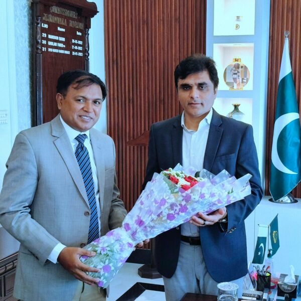 Shahzad Lawrence presenting flowers to Commissioner, Gujranwala.